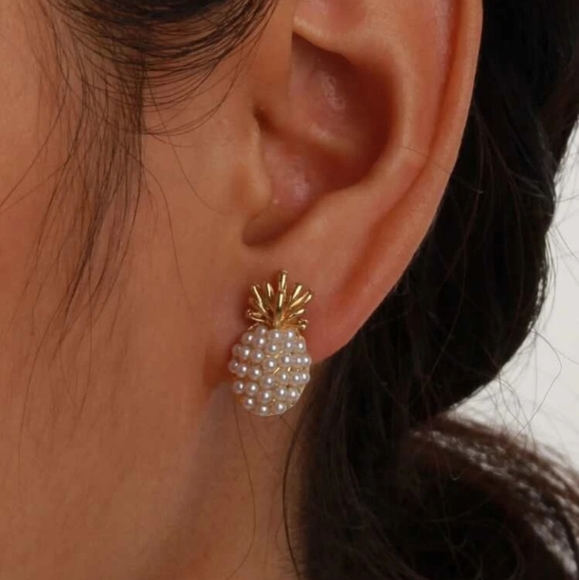 Nikkiwallflower Jewelry - *Pineapple* Pearl Earrings